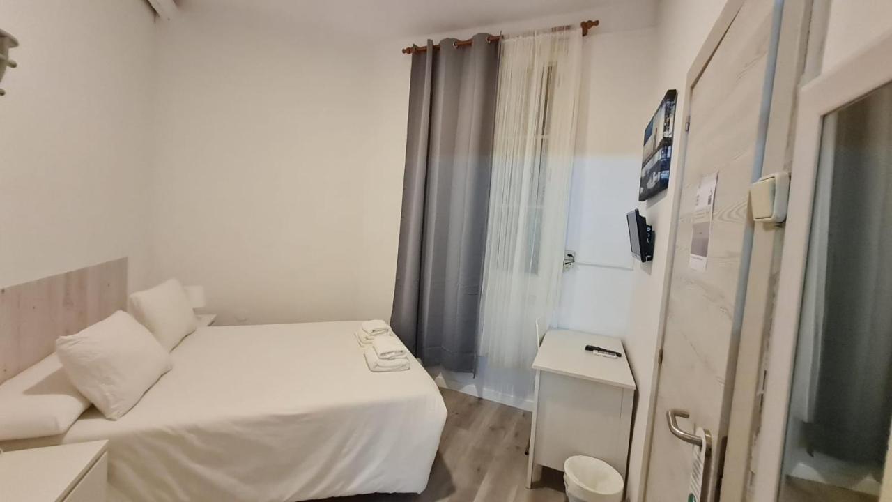 Hostal Eixample — Photos 3